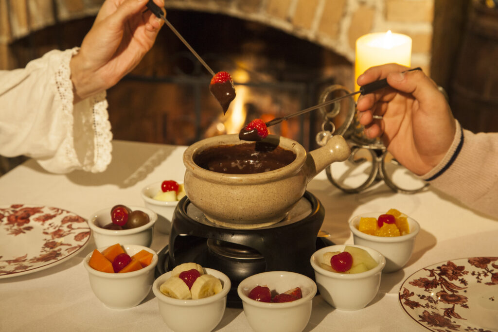 O que fazer à noite em Gramado? Gastronomia, noites típicas e experiências para aproveitar a cidade